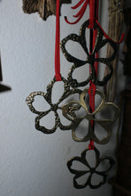 Load image into Gallery viewer, te quiero (pendent on ribbon )
