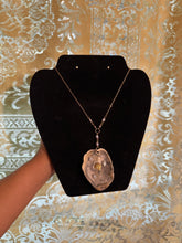 Load image into Gallery viewer, a sirens pearls necklace
